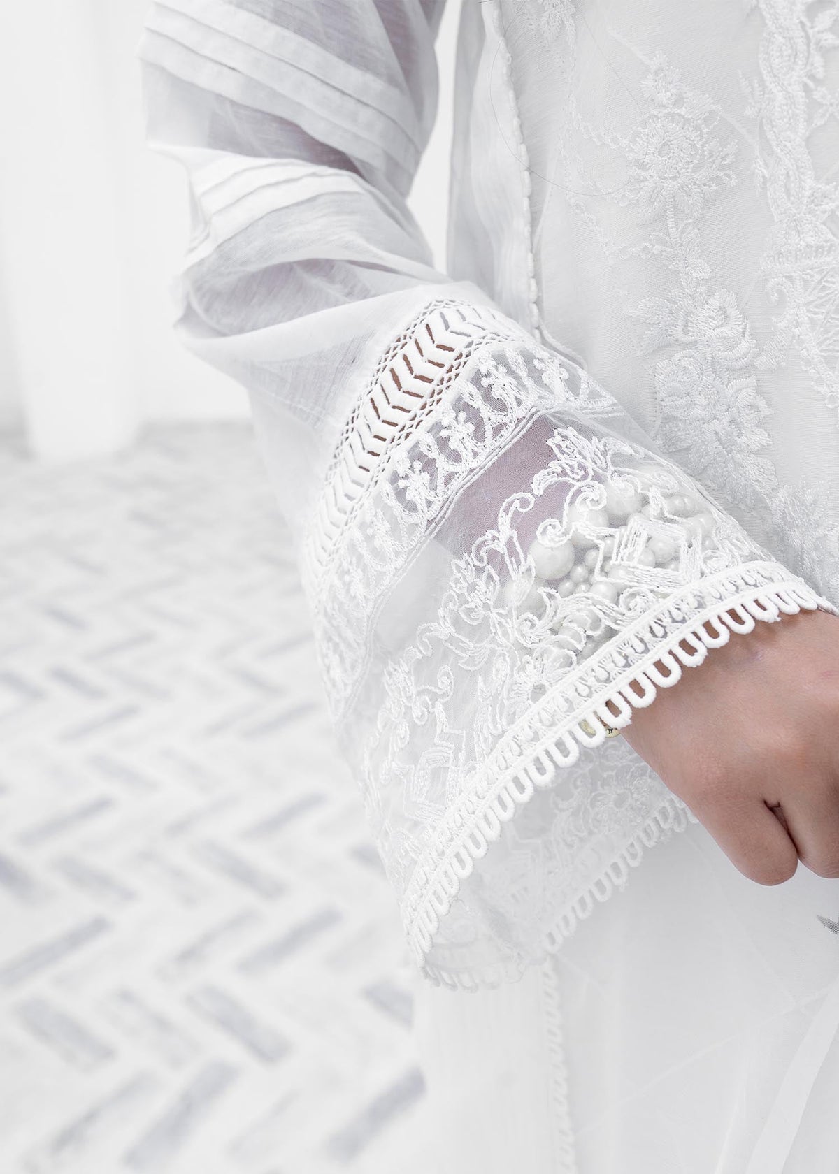 Barg - White